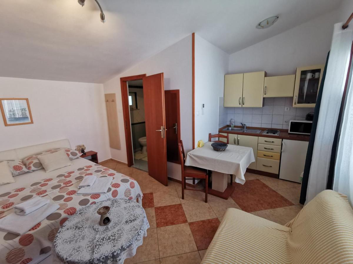 Studio Apartments Jasminka Селце Екстериор снимка
